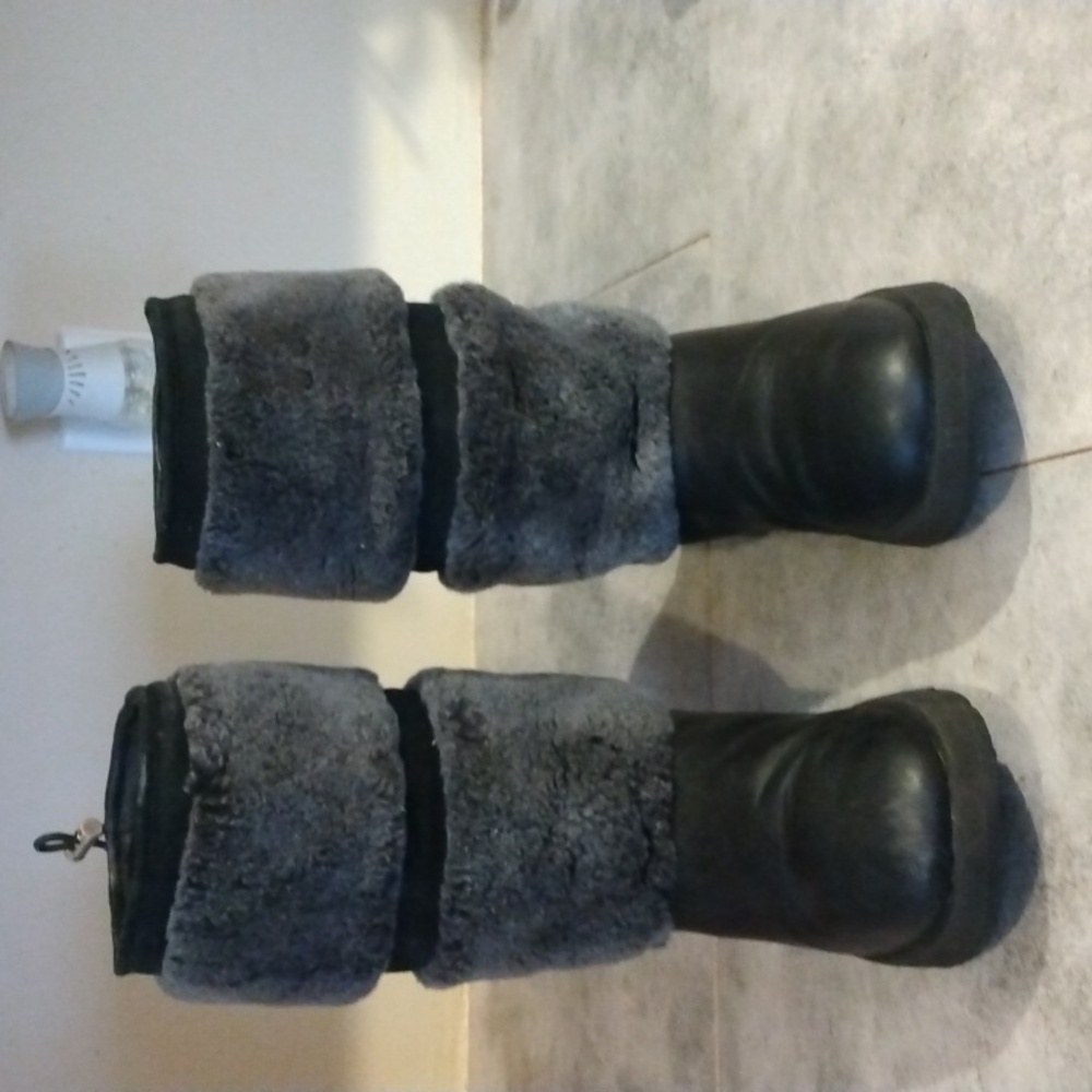 UGG BOOTS - Picture 3 of 9
